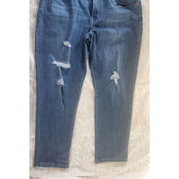52  Levi's boyfriend distressed ankle jeans - Picture 1 of 10